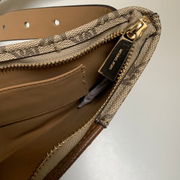 Michael Kors Logo Belt Bag - Picture 2 of 7